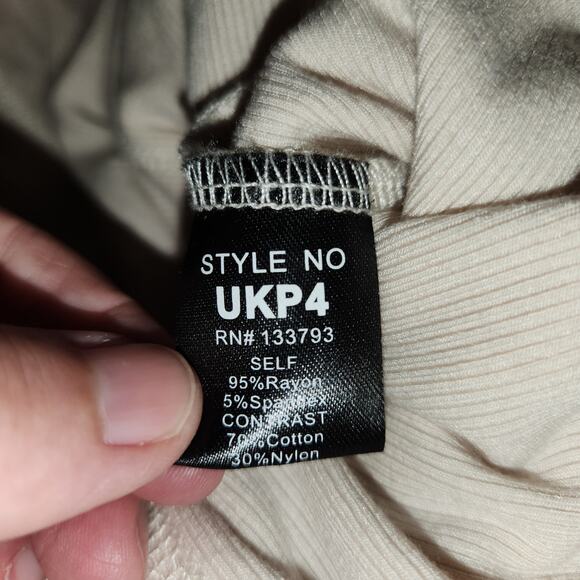 POL Knit Romper Womens S Beige Lace Stretch Pockets Boho Neutral Comfy Beachy - Picture 6 of 12